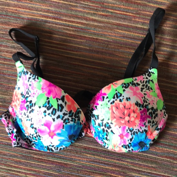 PINK Victoria's Secret Other - Pink Victoria’s Secret 32B bra euc